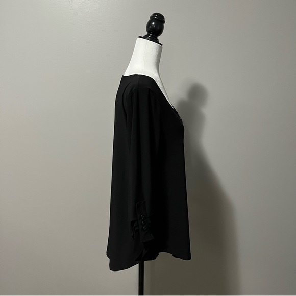 Pretty Women Henley Black 3/4 Sleeve Rounded Hem Top - Picture 7 of 11